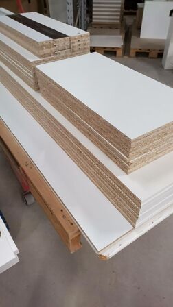 4 stk. usamlet højskabe H: 195,2 x B: 60 x D: 34,0 med låge og 16 hylder