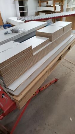 4 stk. usamlet højskabe H: 195,2 x B: 50 x D: 34,0 med låge og 16 hylder