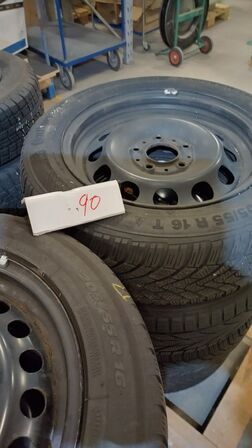 Ca. 20 stk. blandede dæk og fælge