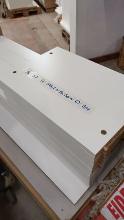 4 stk. usamlet højskabe H: 195,2 x B: 50 x D: 34,0 med låge og 16 hylder