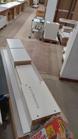 4 stk. usamlet højskabe H: 195,2 x B: 50 x D: 34,0 med låge og 16 hylder