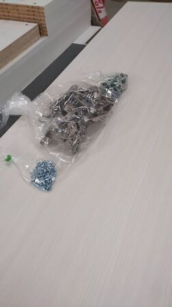 4 stk. usamlet højskabe H: 195,2 x B: 50 x D: 34,0 med låge og 16 hylder