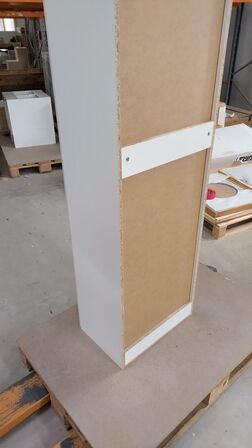 4 stk. usamlet højskabe H: 195,2 x B: 50 x D: 34,0 med låge og 16 hylder