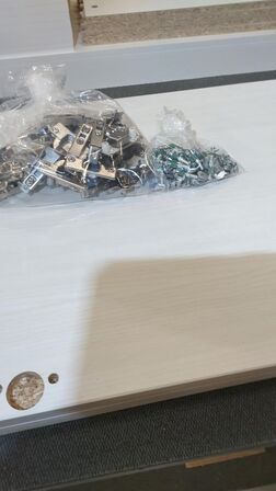 4 stk. usamlet højskabe H: 195,2 x B: 50 x D: 34,0 med låge og 16 hylder