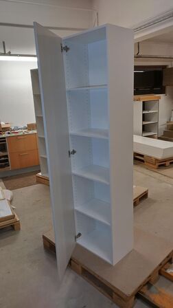 4 stk. usamlet højskabe H: 195,2 x B: 50 x D: 34,0 med låge og 16 hylder