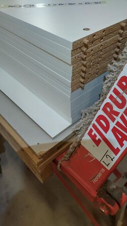 4 stk. usamlet højskabe H: 195,2 x B: 50 x D: 34,0 med låge og 16 hylder