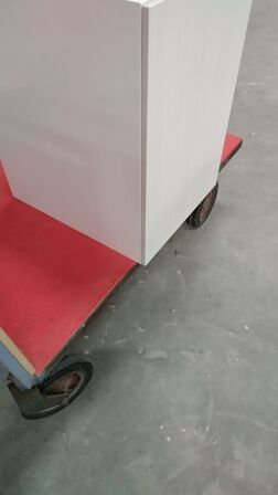 4 stk. usamlet underskabe H: 70,4 x B: 50 x D: 60,0 med låge og  4 hylder