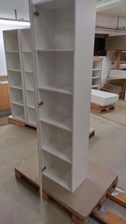 4 stk. usamlet højskabe H: 195,2 x B: 50 x D: 34,0 med låge og 16 hylder