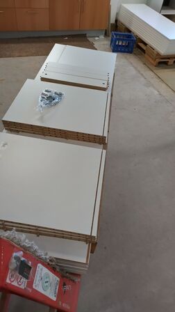 4 stk. usamlet højskabe H: 195,2 x B: 50 x D: 58,1 cm uden låger.