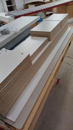 4 stk. usamlet højskabe H: 195,2 x B: 50 x D: 34,0 med låge og 16 hylder