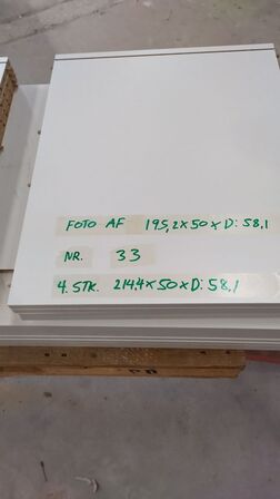 4 stk. usamlet højskabe H: 214,4 x B: 50 x D: 58,1 cm uden låger.