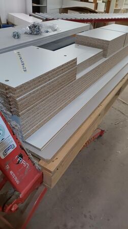 4 stk. usamlet højskabe H: 195,2 x B: 50 x D: 34,0 med låge og 16 hylder