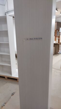 4 stk. usamlet højskabe H: 195,2 x B: 50 x D: 34,0 med låge og 16 hylder