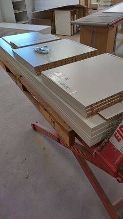 4 stk. usamlet højskabe H: 195,2 x B: 50 x D: 58,1 cm uden låger.