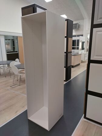 4 stk. usamlet højskabe H: 214,4 x B: 50 x D: 58,1 cm uden låger.