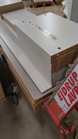 4 stk. usamlet højskabe H: 195,2 x B: 50 x D: 34,0 med låge og 16 hylder