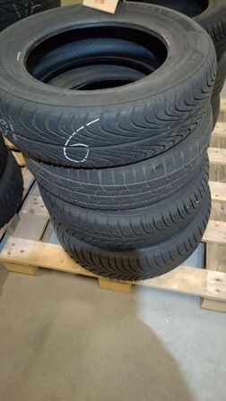 Ca. 20 stk. blandede dæk og fælge