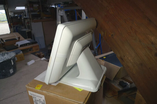 4 stk. div. computerskærme