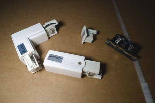 230V lysskinne 300cm hvid m/4 stk. lamper + monteringstilbehør