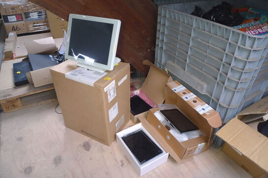 4 stk. div. computerskærme