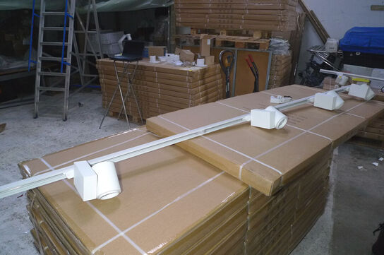 230V lysskinne 300cm hvid m/4 stk. lamper + monteringstilbehør