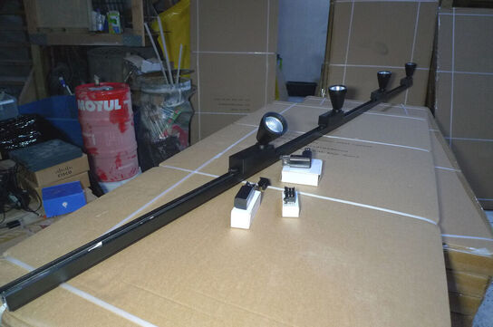 230V lysskinne 300cm sort m/4 stk. lamper + monteringstilbehør