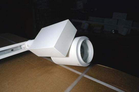 230V lysskinne 300cm hvid m/4 stk. lamper + monteringstilbehør