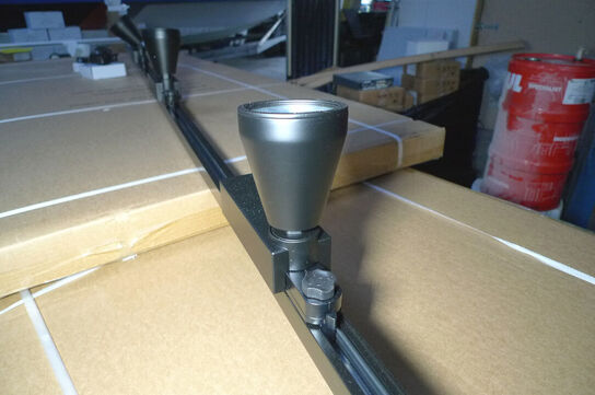 230V lysskinne 300cm sort m/4 stk. lamper + monteringstilbehør