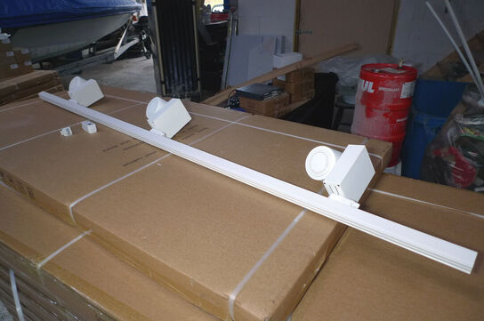 230V lysskinne 200cm hvid m/3 stk. lamper + monteringstilbehør