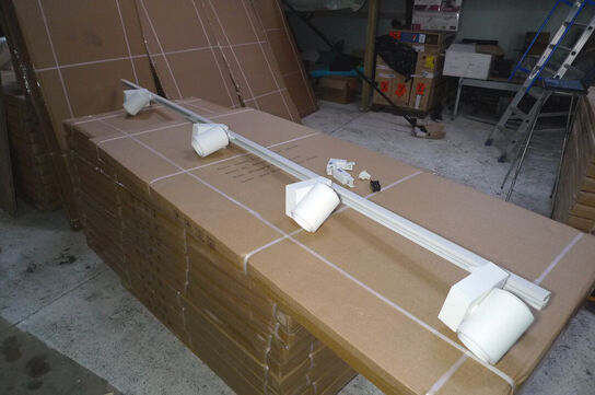 230V lysskinne 300cm hvid m/4 stk. lamper + monteringstilbehør