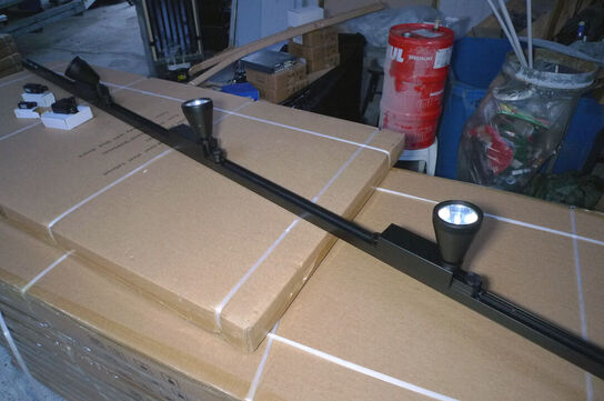 230V lysskinne 300cm sort m/4 stk. lamper + monteringstilbehør