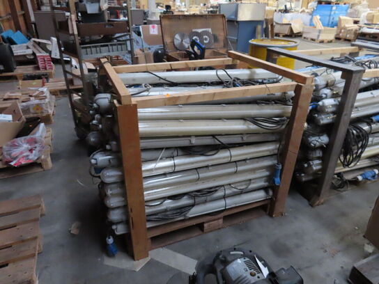 Palle med lysarmaturer med ledning og stik