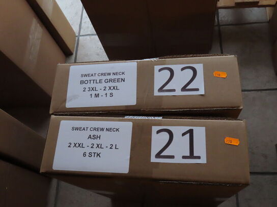 2 kasser med crewneck forskellige størrelser
