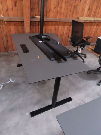 Hæve-/sænkebord med tilbehør DENCON