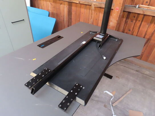 Hæve-/sænkebord med tilbehør DENCON