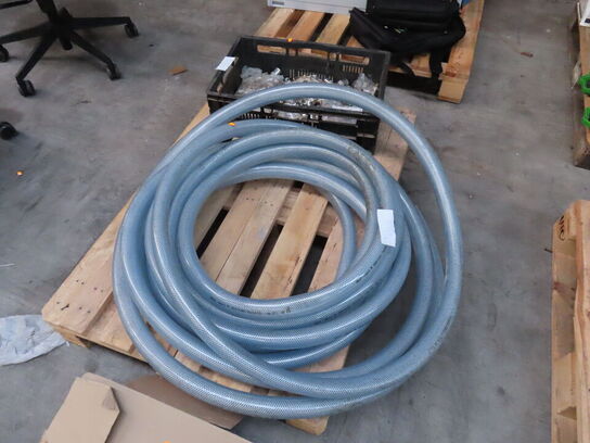 Palle med diverse fittings og pvc industrislange