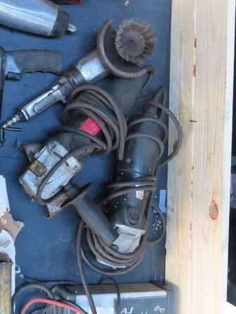 Palle med diverse elværtøjer mv.