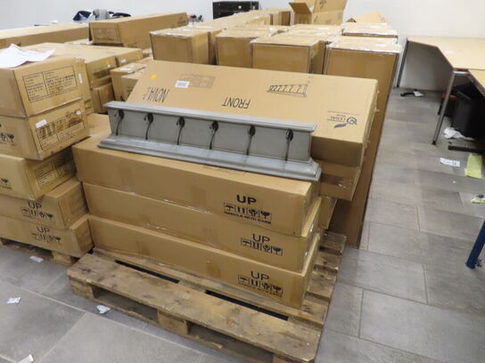 Stort parti NOVA SOLO møbler og knagrækker