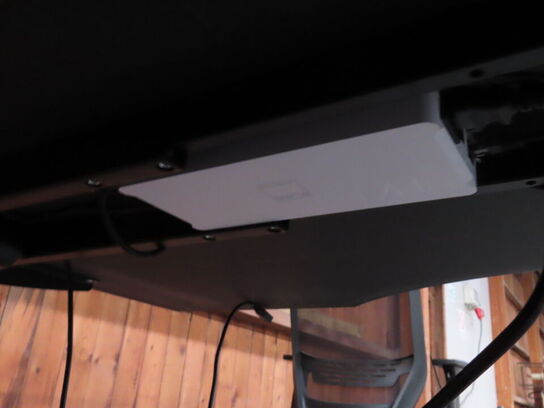 Hæve-/sænkebord med tilbehør DENCON