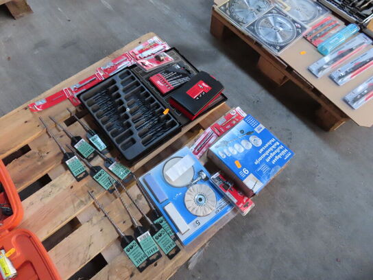 Diverse bor, batterier mv. MILWAUKEE