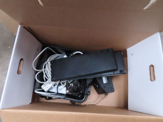 3 kasser med diverse kontorartikler