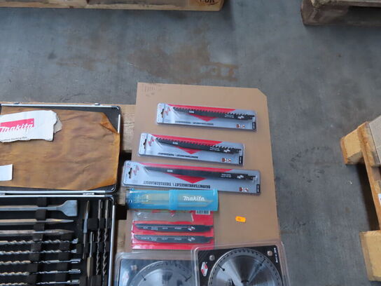 Palle med diverse bor, bits mv.