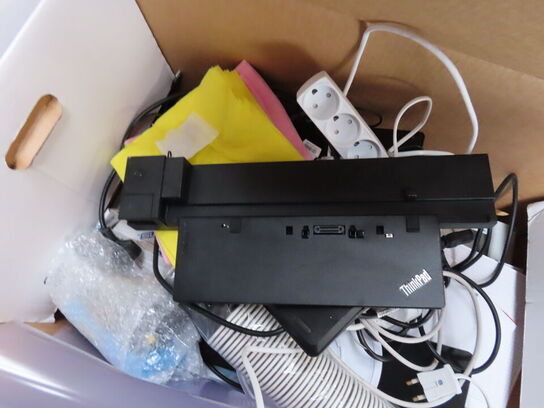 3 kasser med diverse kontorartikler