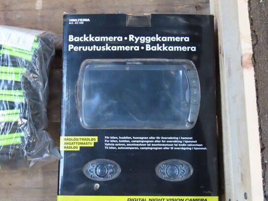 Palle med indhold af diverse handsker mv.