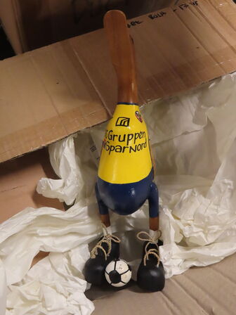 2 paller med diverse julepynt, reoler mv.