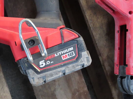 2 stk elværktøj og kasse MILWAUKEE