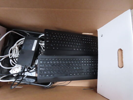 3 kasser med diverse kontorartikler