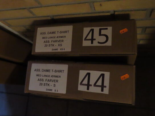 2 kasser t-shirt str: XS/S DAME