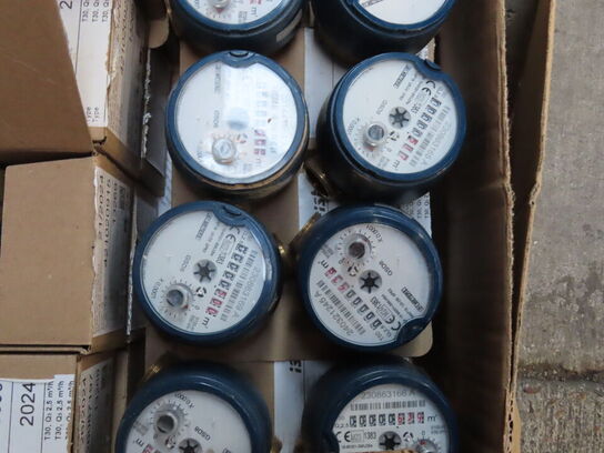 Kasse med vandmålere ISTA