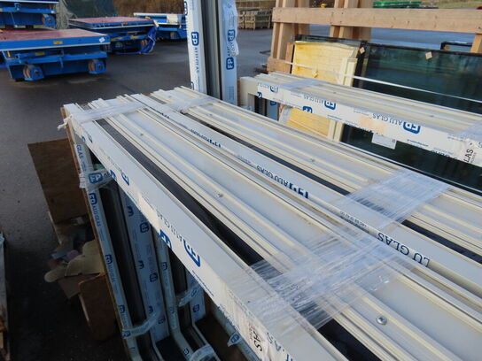 Parti vinduesrammer med glas